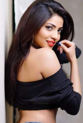 Anya Elite Russian Nashik Escort near Gangapur Road – VIP Companion for Luxury Wine Tours